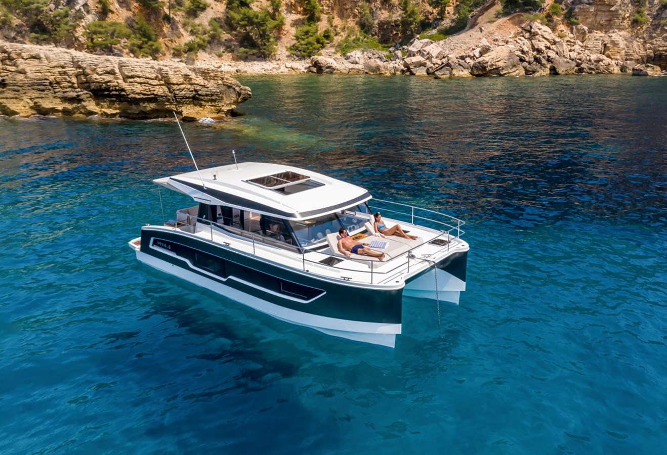 TIBS “Suay” (Fountaine Pajot MY4.S) Cover